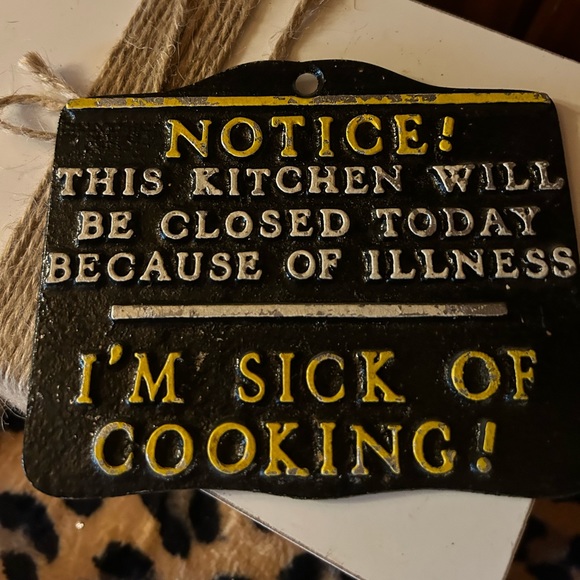 Vintage cast metal wall trivet, farmhouse, kitsch, kitchen closed sick cooking - Picture 2 of 4